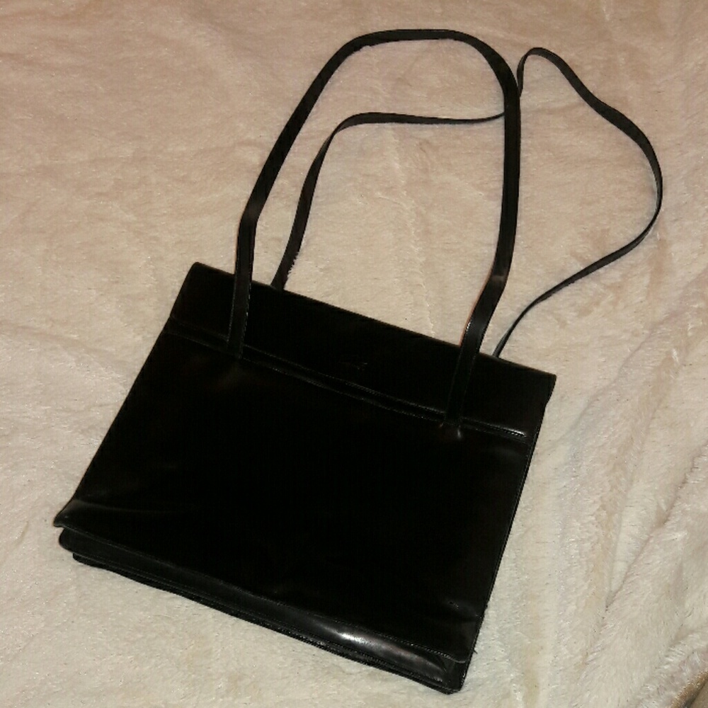 Stunning Patterson black leather purse